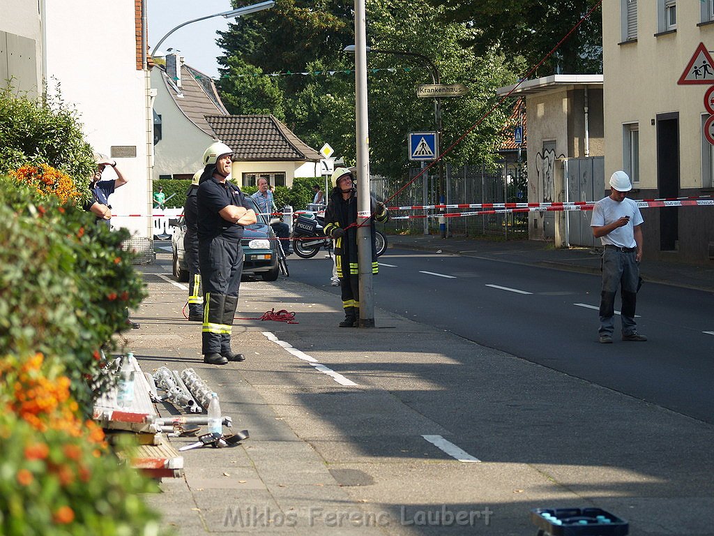 Geruest droht umzukippen Koeln Holweide P168.JPG